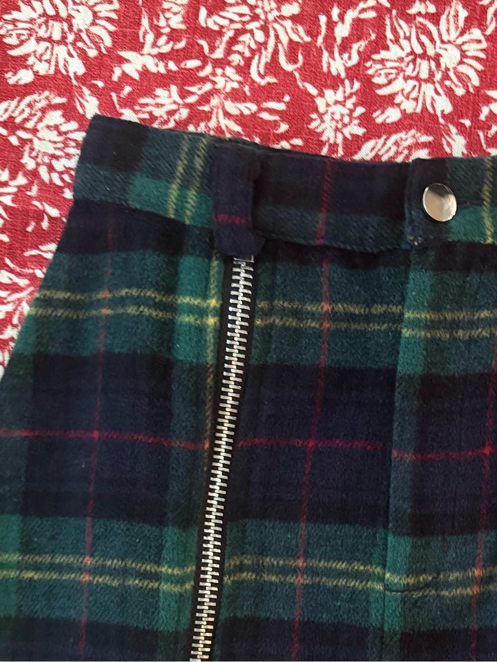 Women’s Tunnel Vision Weetzie Zip-Pleat Plaid Mini Skirt, Size XS - Picture 5 of 6